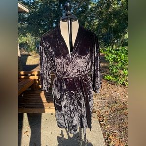 Women’s black velvet Robe size medium